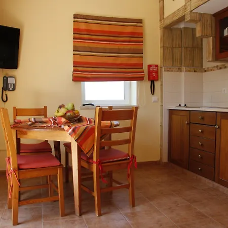 Montinho De Ouro 3* Luz